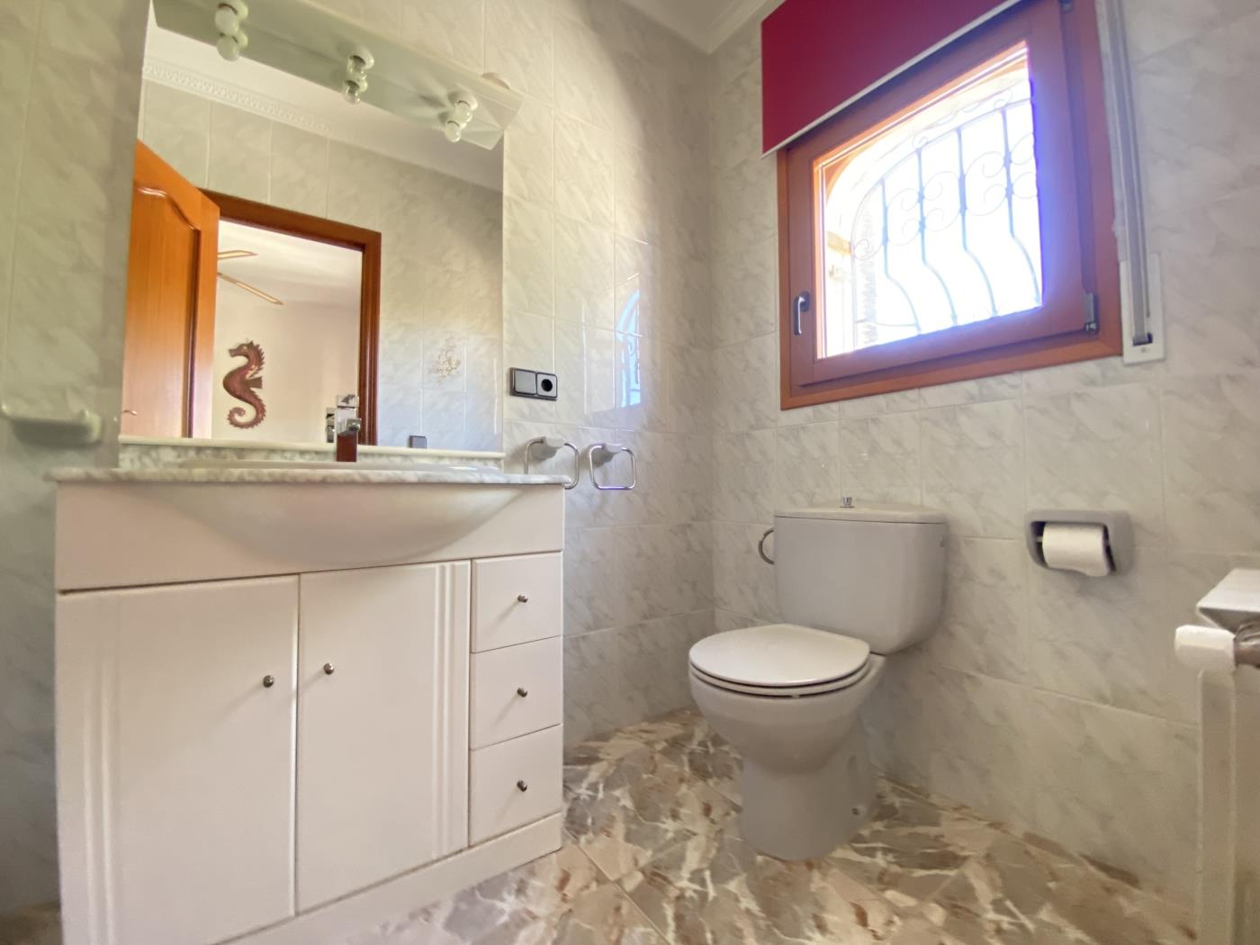 image TH45 Spacieuse villa avec piscine privée à 900 m de la plage 12