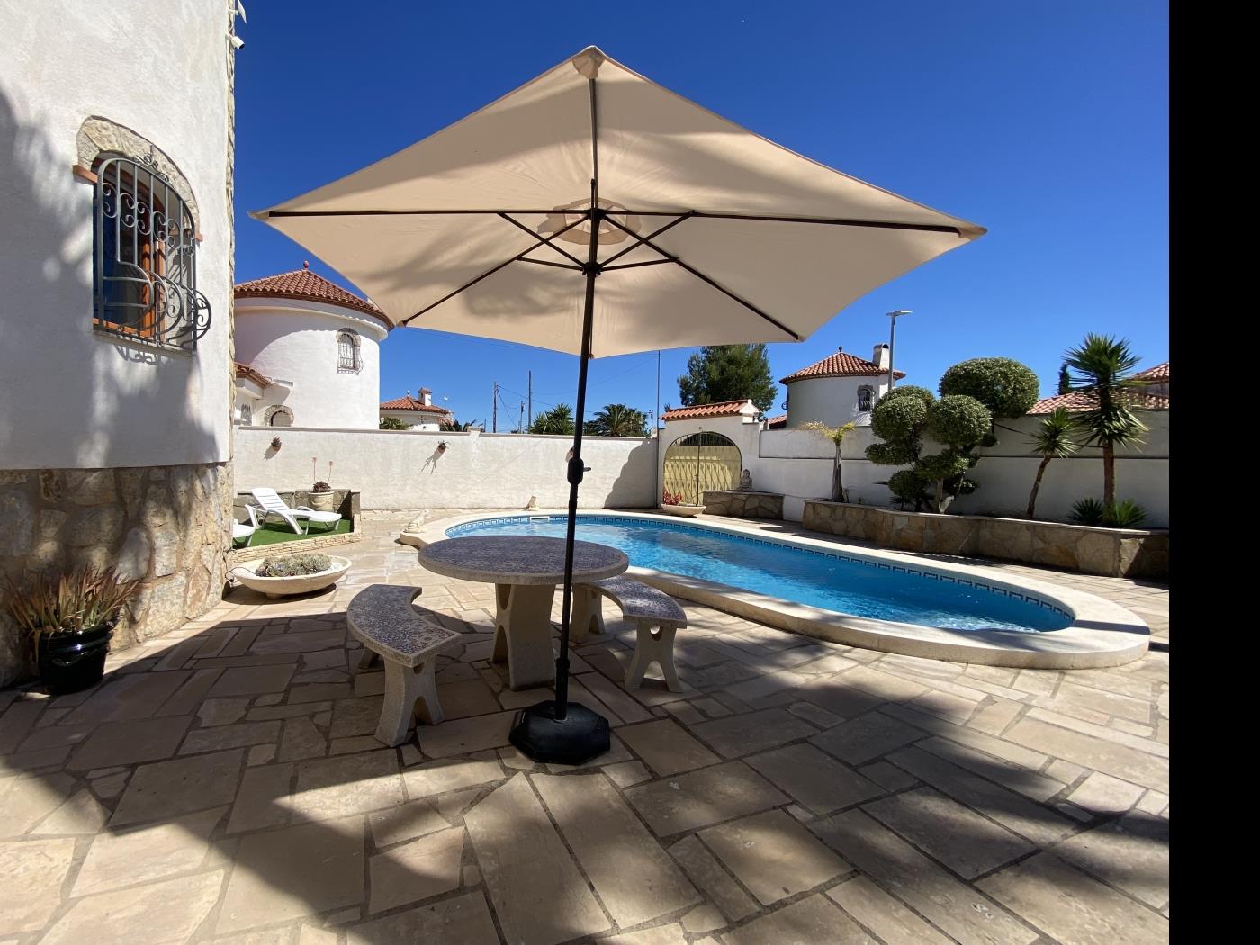 image TH45 Spacieuse villa avec piscine privée à 900 m de la plage 29