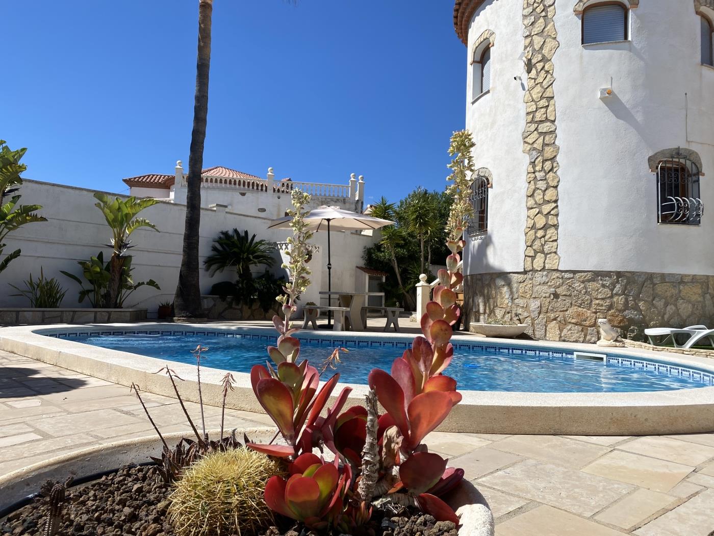 image TH45 Spacieuse villa avec piscine privée à 900 m de la plage 31