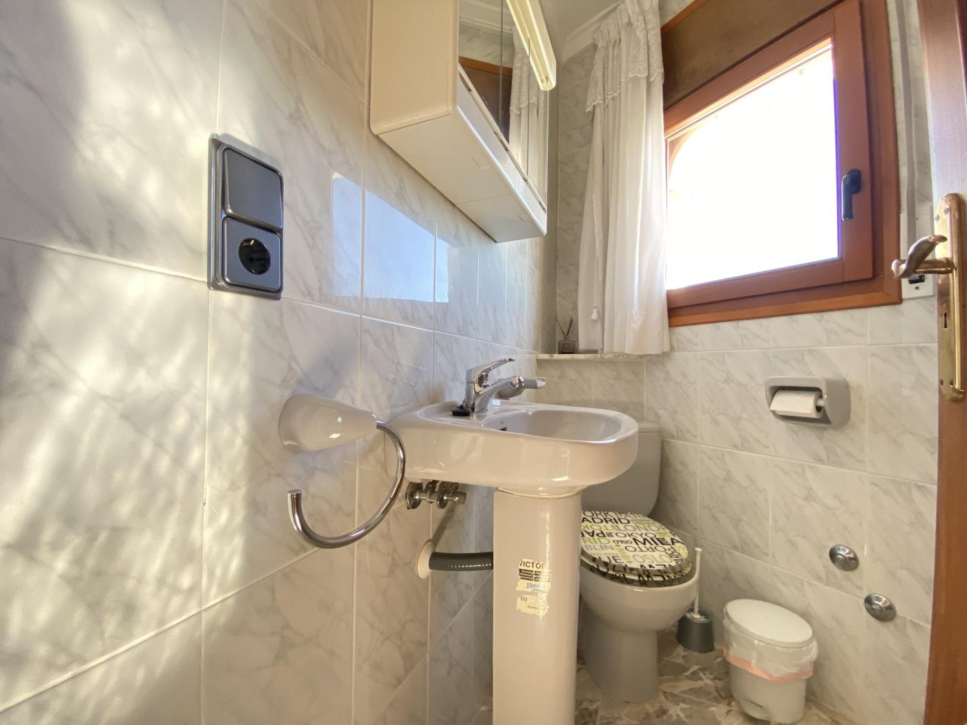 image TH45 Spacieuse villa avec piscine privée à 900 m de la plage 8