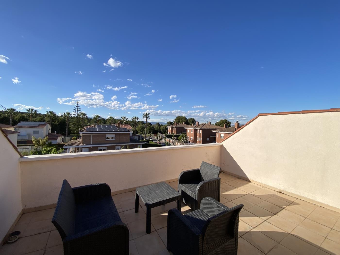image TH46 Maison méditerranéenne · Piscine, terrasses et détente à Salou 16