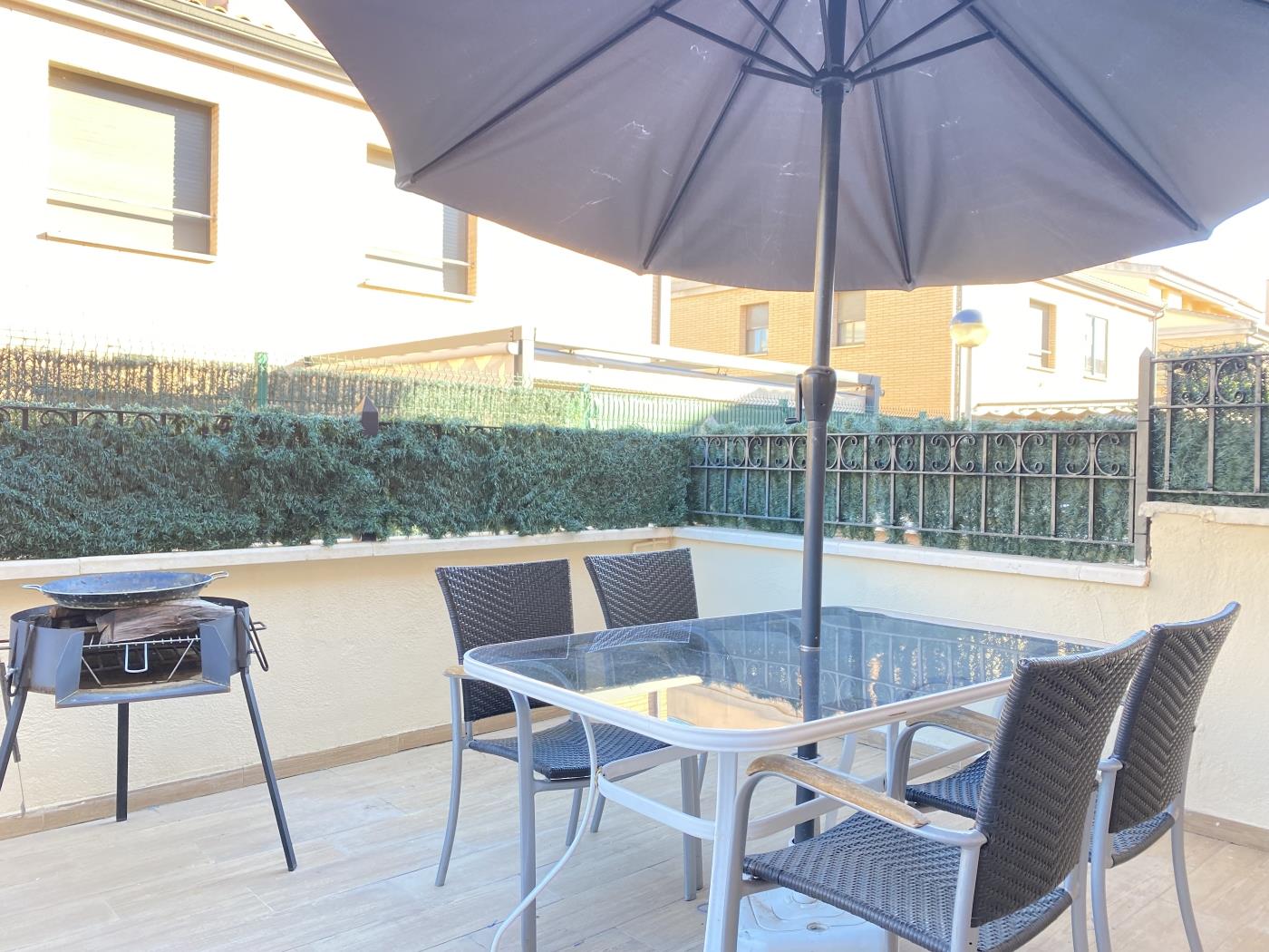 image TH46 Maison méditerranéenne · Piscine, terrasses et détente à Salou 24