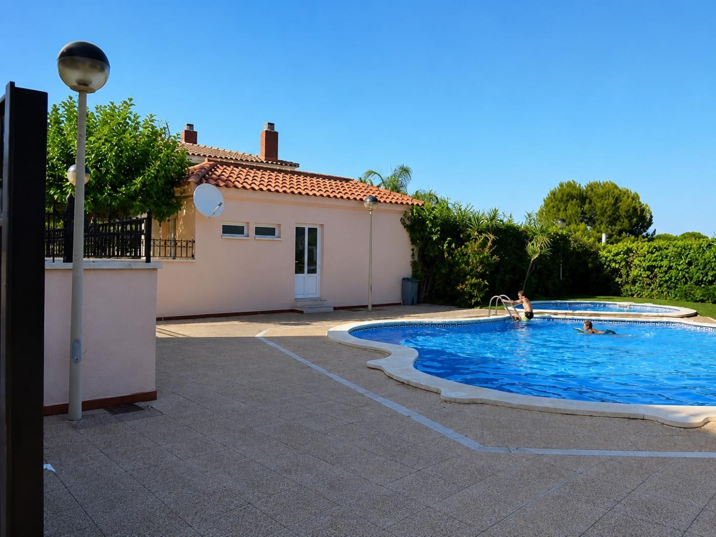 image TH46 Maison méditerranéenne · Piscine, terrasses et détente à Salou 33