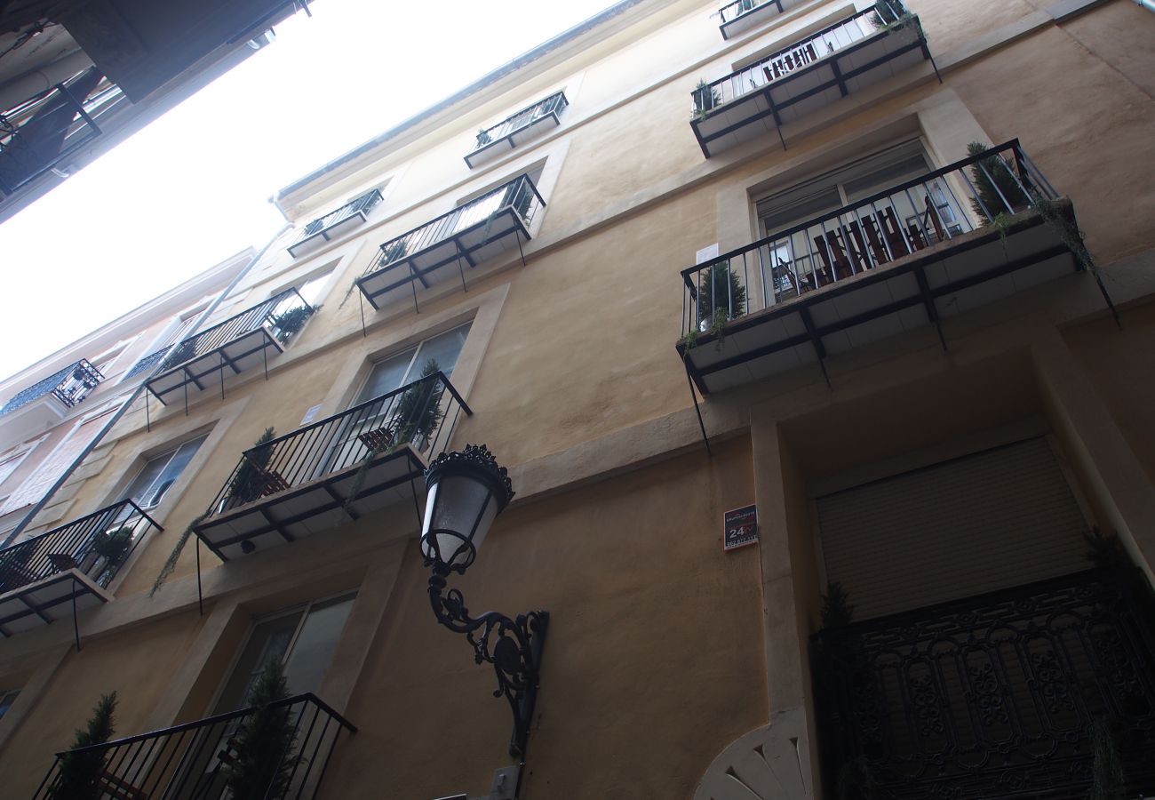Апартаменты на Валенсия город / Valencia - Mercado 12