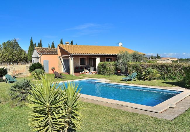  на Muro - Sant Vicenç 022 tradicional finca con piscina privada,  espacioso jardín y WiFi