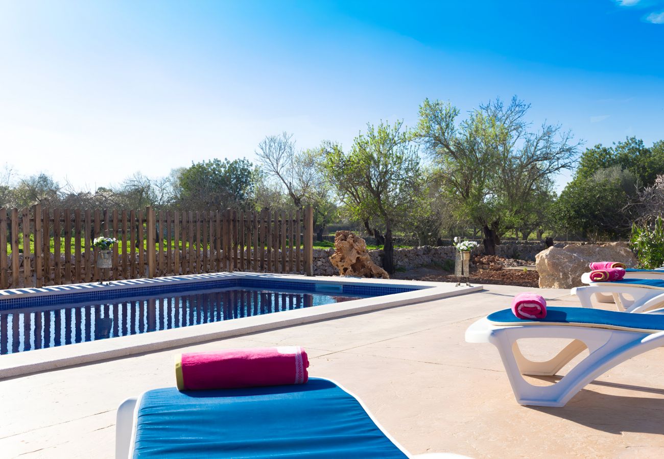 Особняк на Sineu - Son Rossignol 155 acogedora finca rústica con piscina privada, terraza, barbacoa y WiFi