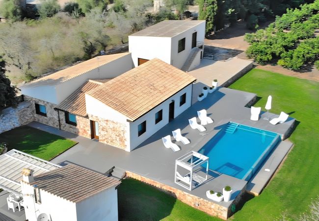  на Llubi - Son Calet 156 moderna villa con piscina privada, jardín, zona barbacoa y aire acondicionado