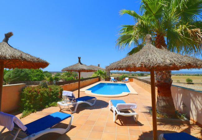  на Campos - Alcoraia 408 tradicional finca con piscina privada, terraza, barbacoa y aire acondicionado