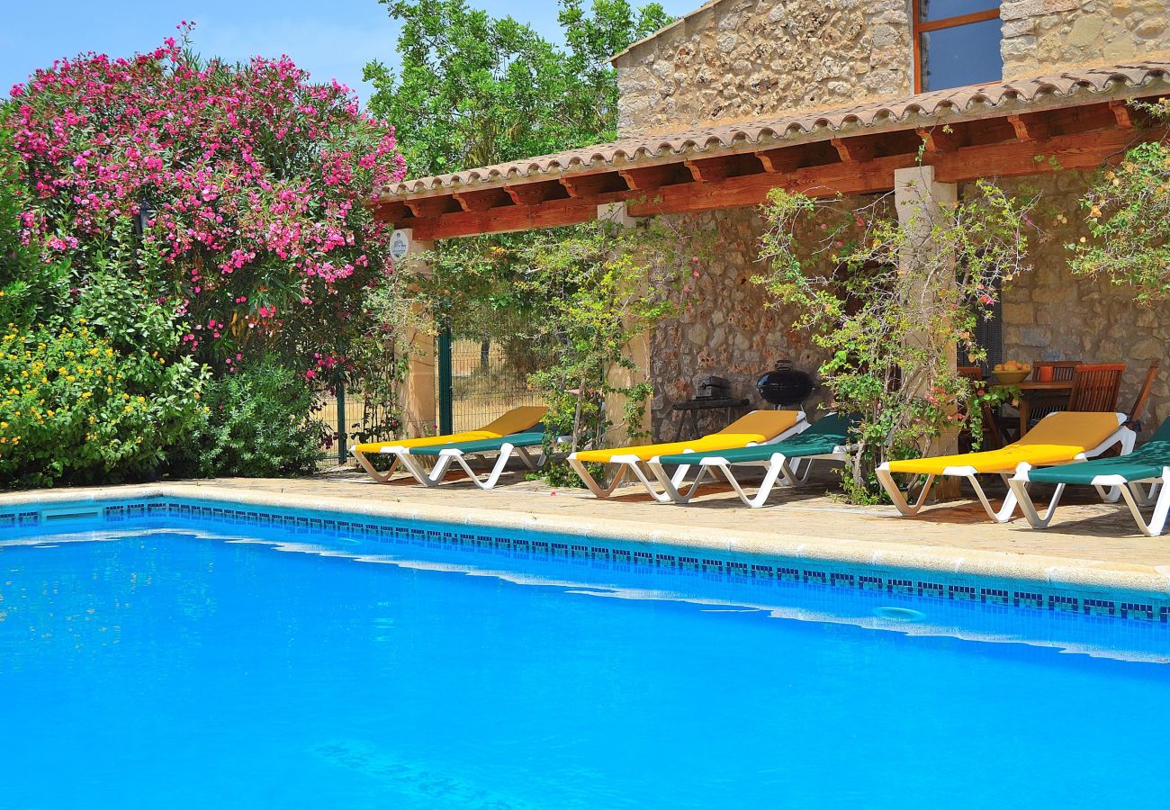 Особняк на Sineu - Can Blanc 018 finca rústica con piscina privada, aire acondicionado, terraza y barbacoa