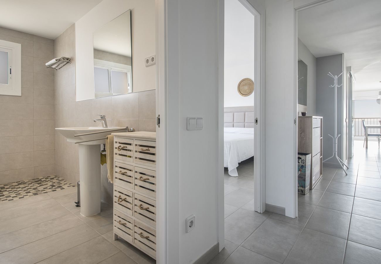 Апартаменты на Segur de Calafell - R13 3-х комнатная квартира на первой линии