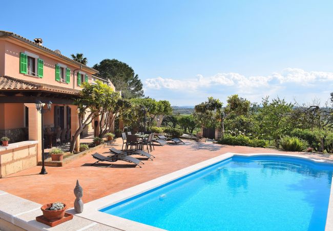  на Santa Margalida - Sa Caseta des Padrí 053 fantástica villa con pisicna privada, gran jardín, barbacoa y aire acondicionado